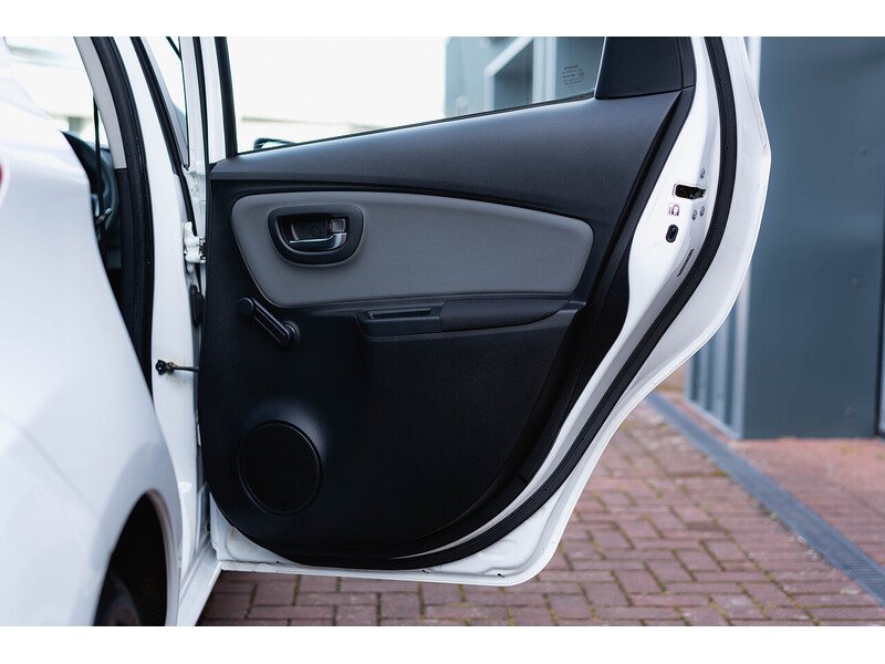 Used Toyota Yaris 2015 for sale - 77685047: Photo 22