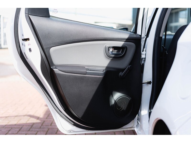 Used Toyota Yaris 2015 for sale - 77685047: Photo 24