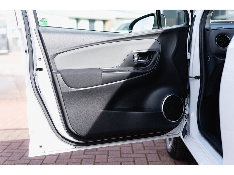 Used Toyota Yaris 2015 for sale - 77685047: Photo 25