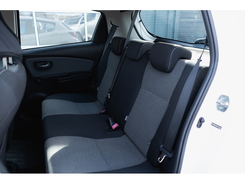 Used Toyota Yaris 2015 for sale - 77685047: Photo 27