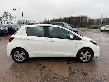 Used Toyota Yaris 2015 for sale - 77685047: Photo