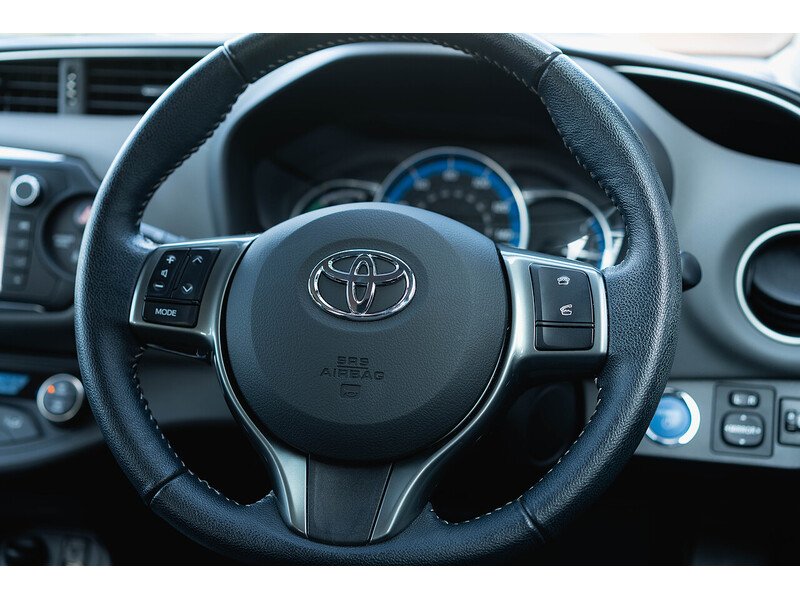 Used Toyota Yaris 2015 for sale - 77685047: Photo 37