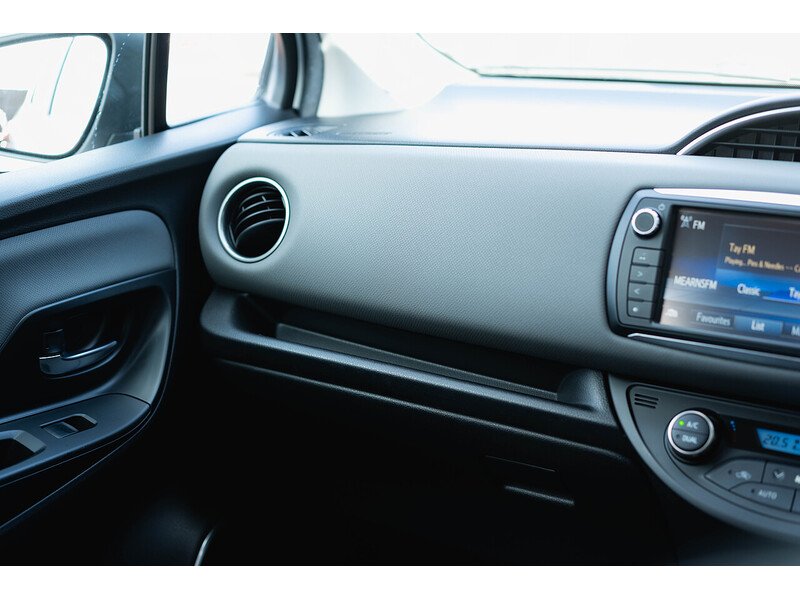 Used Toyota Yaris 2015 for sale - 77685047: Photo 38