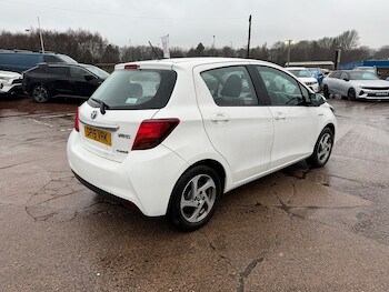 Used Toyota Yaris 2015 for sale - 77685047: Photo