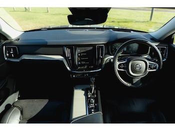 Used Volvo V60 2018 for sale - 78408342: Photo