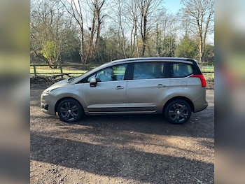 Used Peugeot 5008 2015 for sale - 79060411: Photo