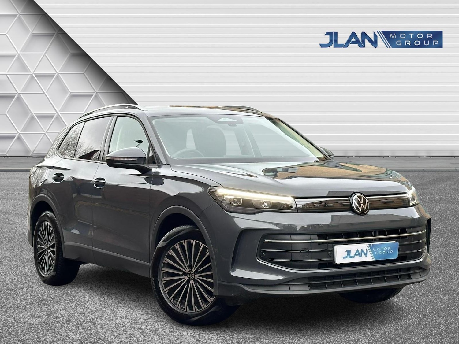 Used Volkswagen Tiguan 2024 for sale - 77028969: Photo 3