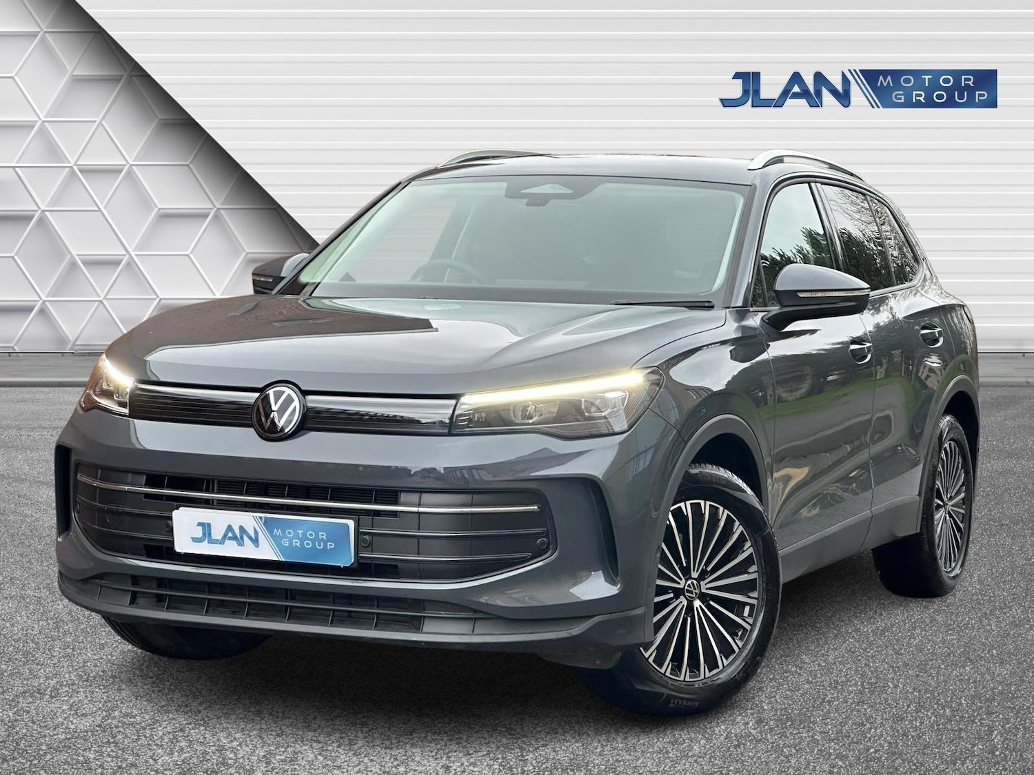 Used Volkswagen Tiguan 2024 for sale - 77028969: Photo 4