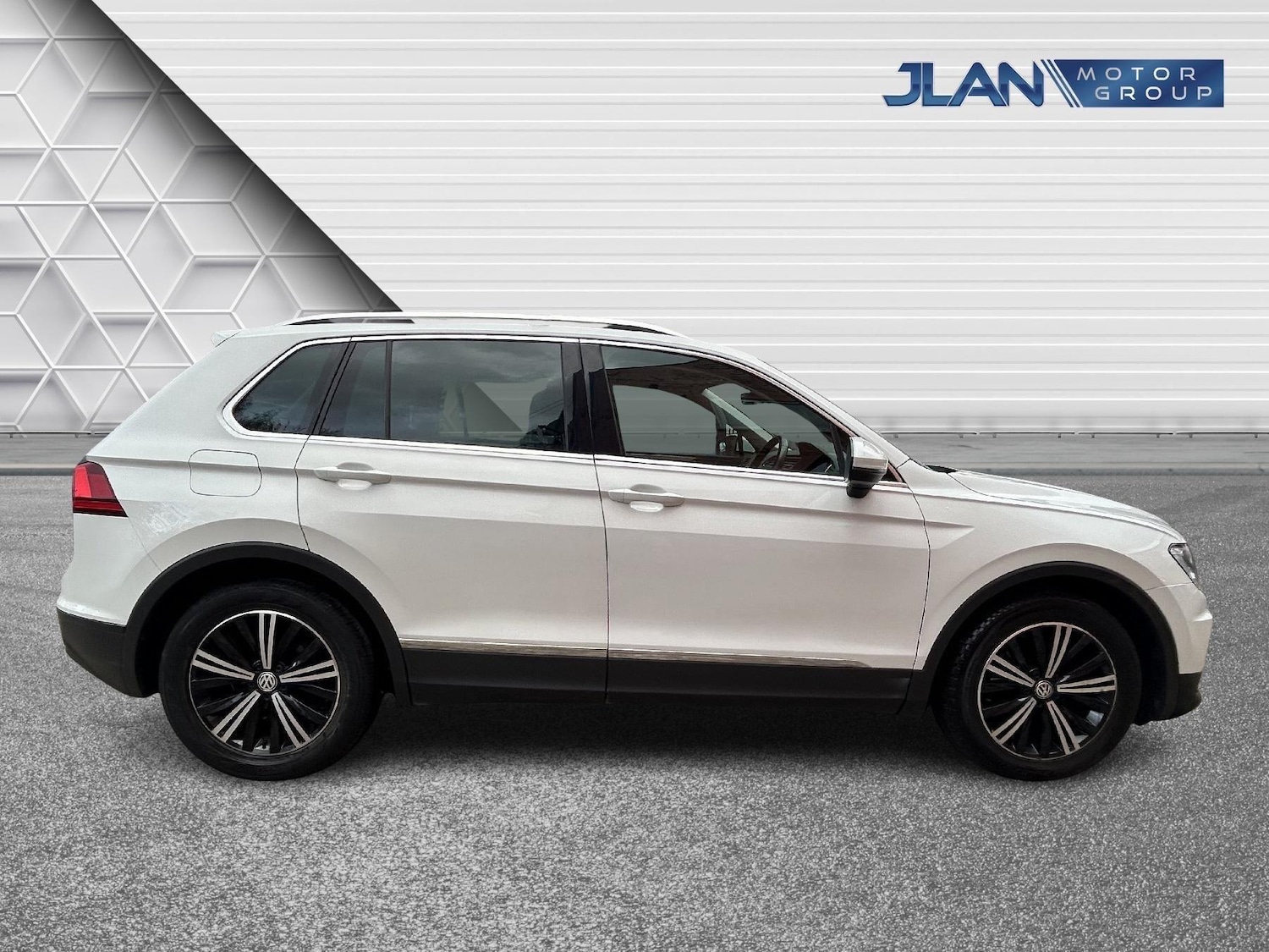Used Volkswagen Tiguan 2018 for sale - 78184937: Photo 9