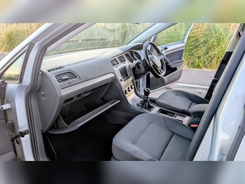 Used Volkswagen Golf 2017 for sale - 78385910: Photo