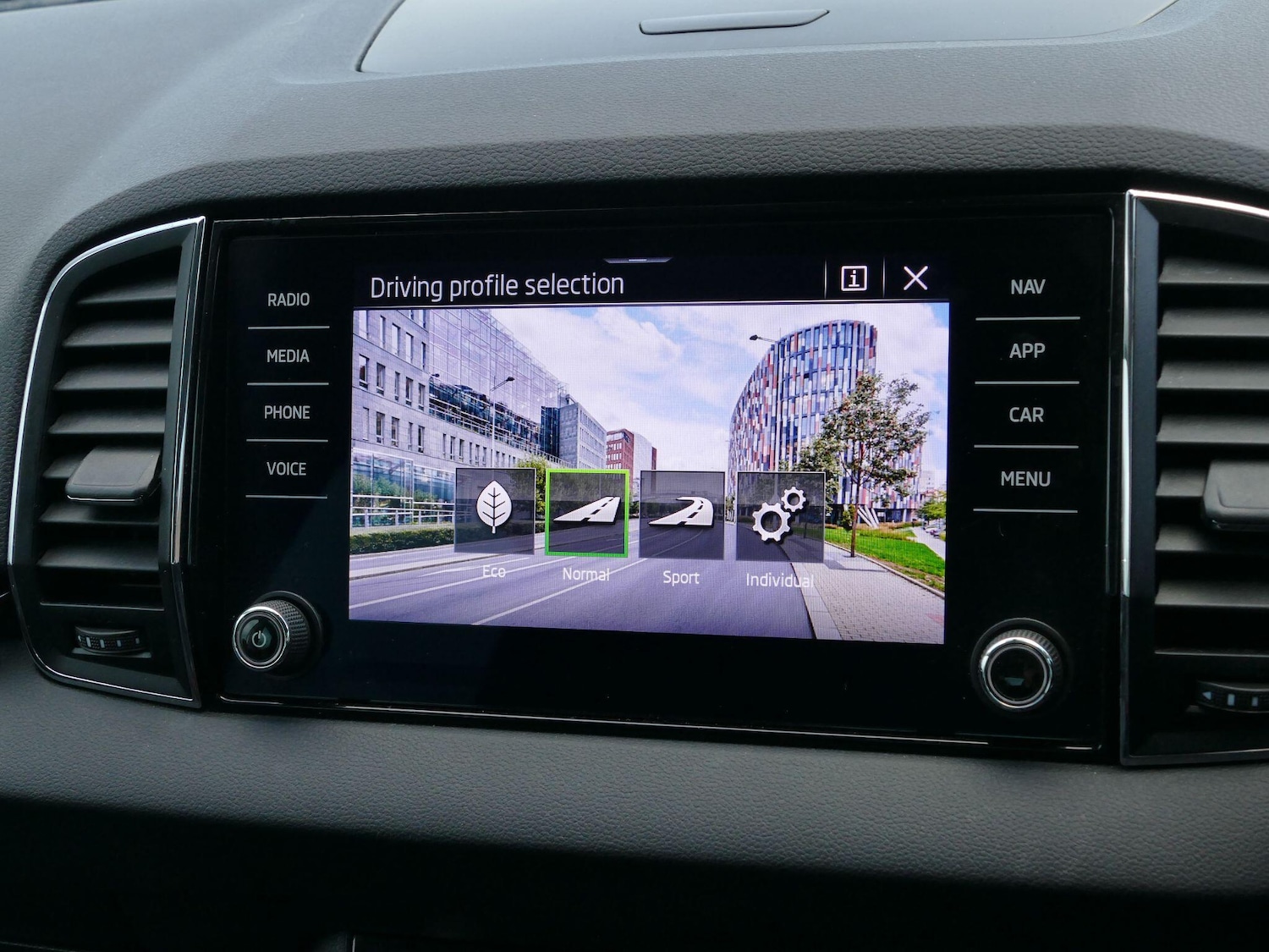 Used Skoda Karoq for sale - 77267477: Photo 27