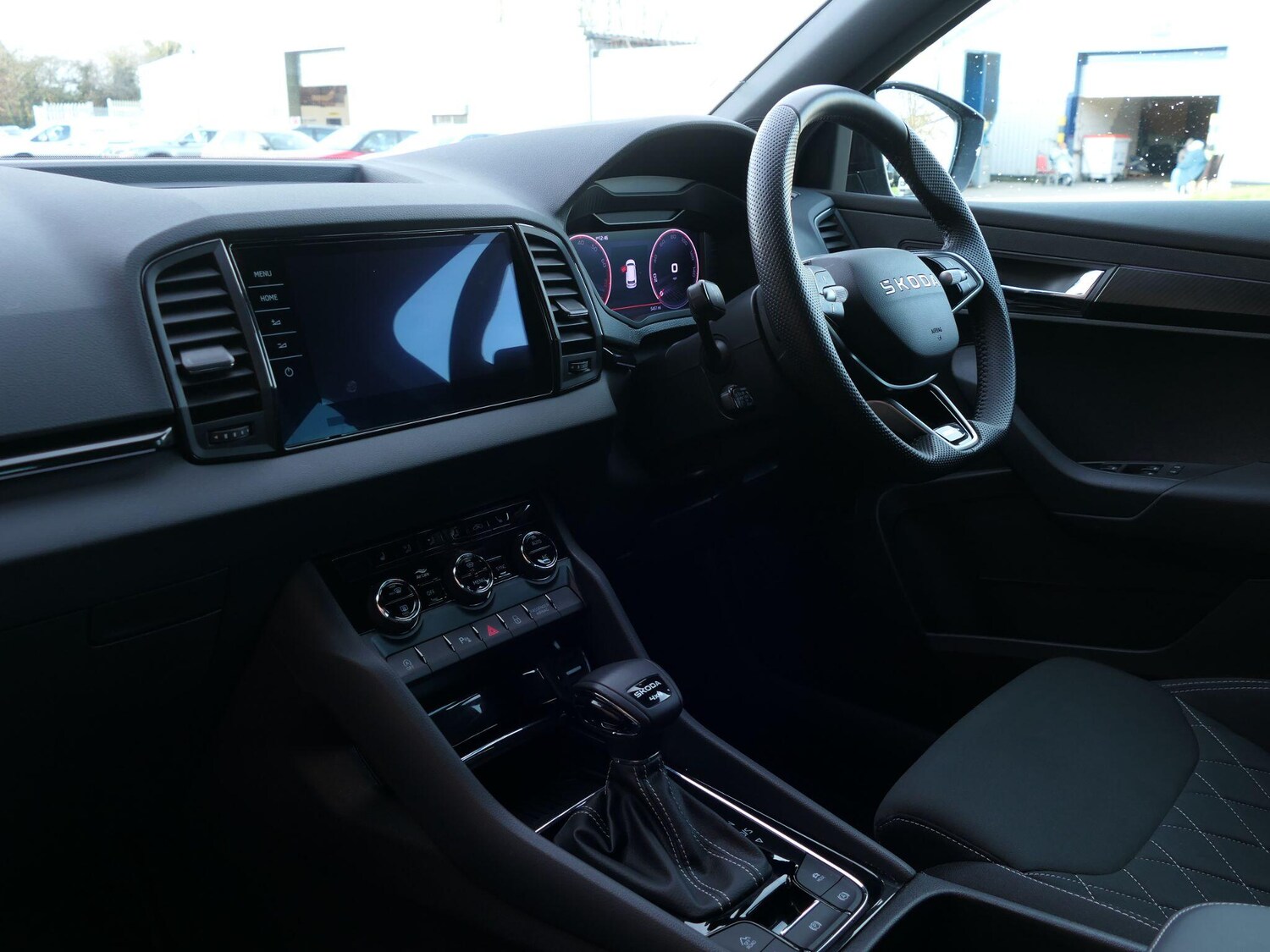 Used Skoda Karoq 2025 for sale - 76801901: Photo 2