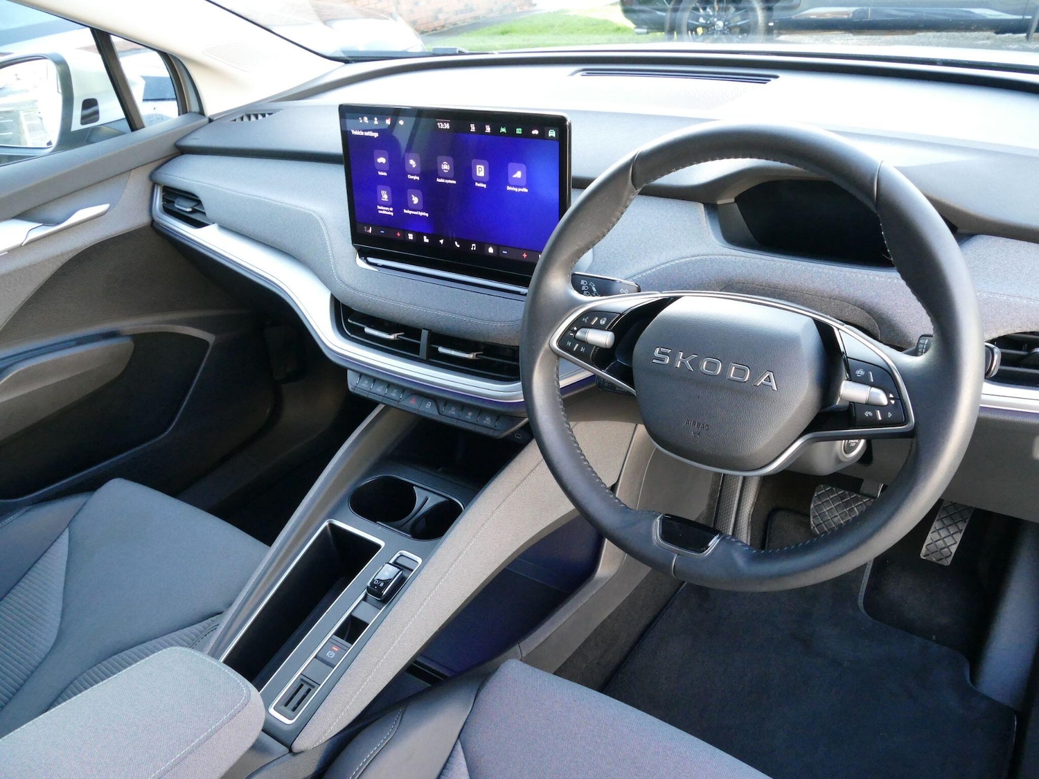 Used Skoda Enyaq 2025 for sale - 76800893: Photo 2