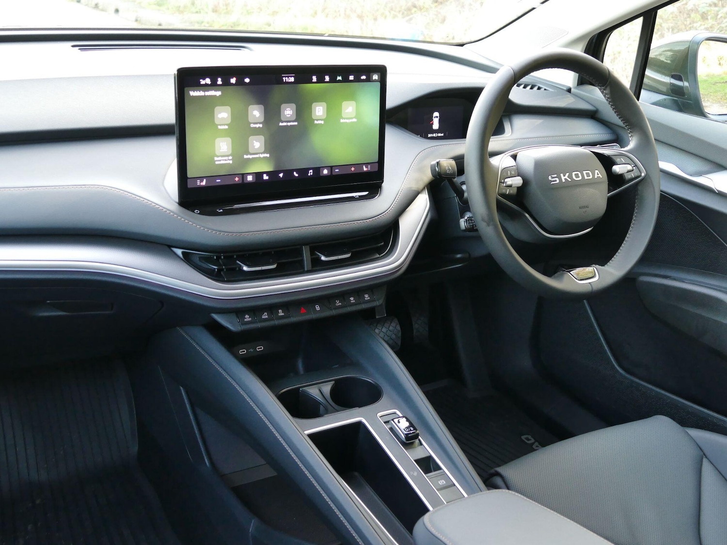 Used Skoda Enyaq 2025 for sale - 76499429: Photo 2