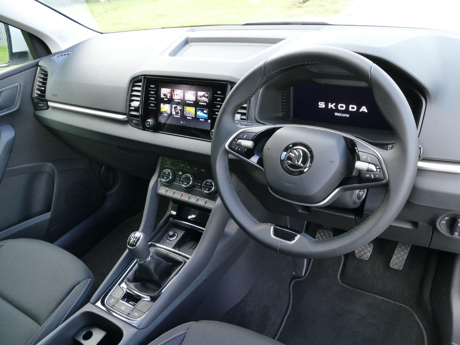 Used Skoda Karoq 2025 for sale - 76360424: Photo 2