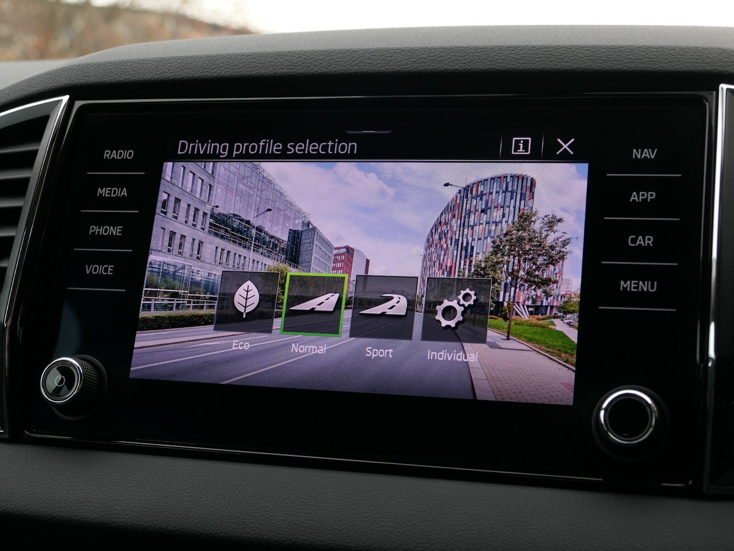 Used Skoda Karoq 2023 for sale - 76952759: Photo 30