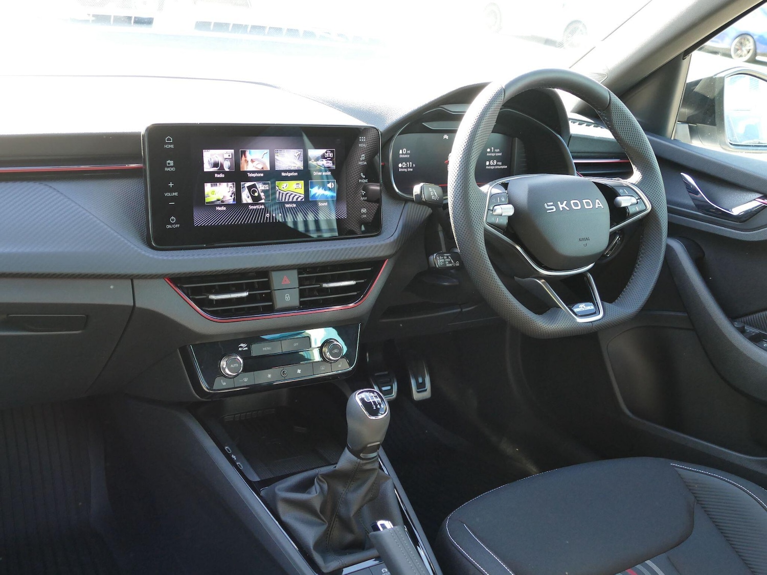 Used Skoda Kamiq 2025 for sale - 76498643: Photo 2