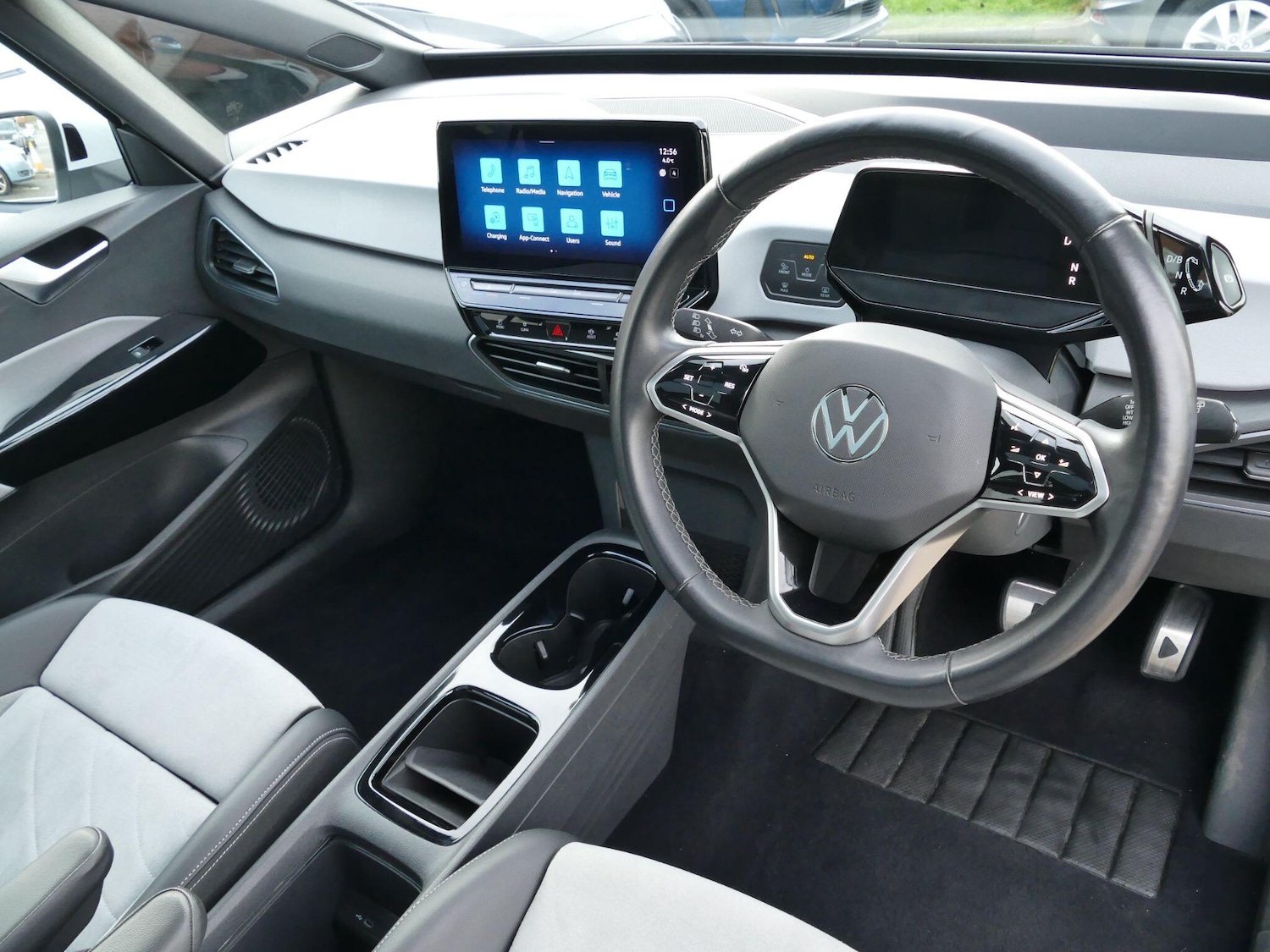 Used Volkswagen ID.3 2023 for sale - 77203279: Photo 2