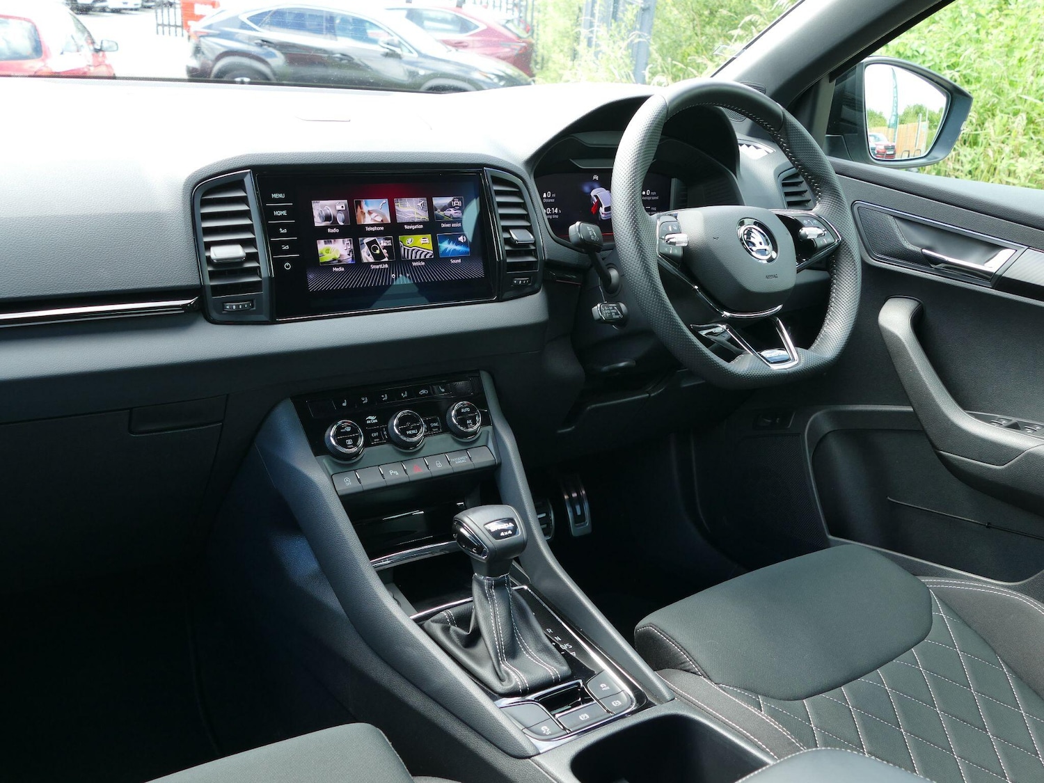 Used Skoda Karoq 2023 for sale - 76634029: Photo 2