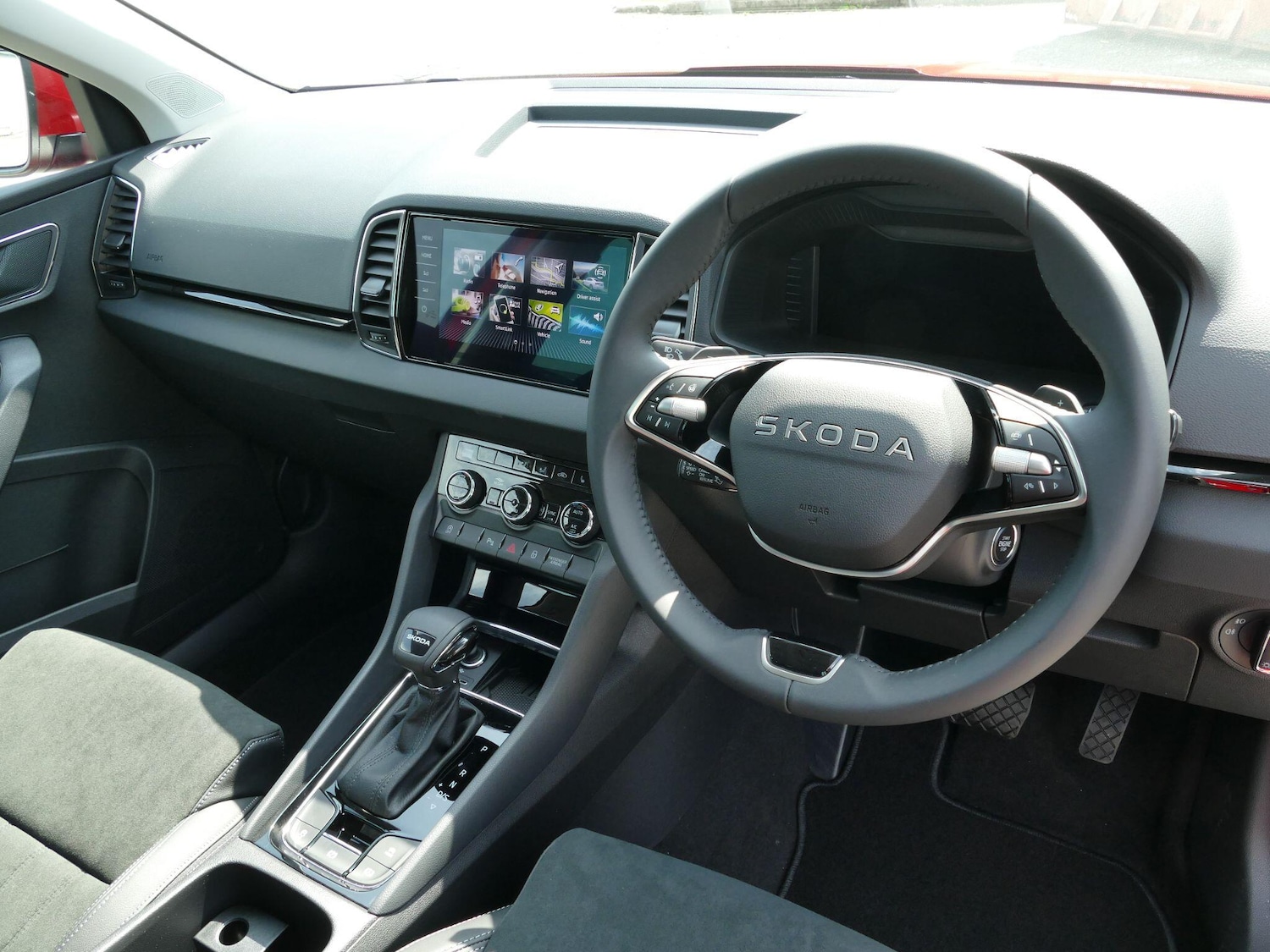 Used Skoda Karoq 2025 for sale - 76538045: Photo 2