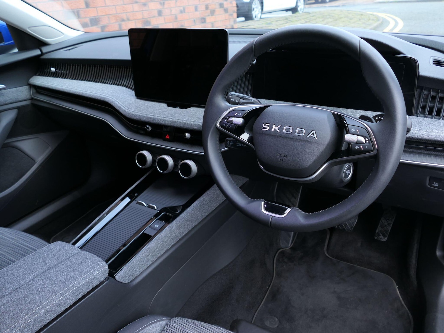 Used Skoda Superb 2025 for sale - 76976291: Photo 2