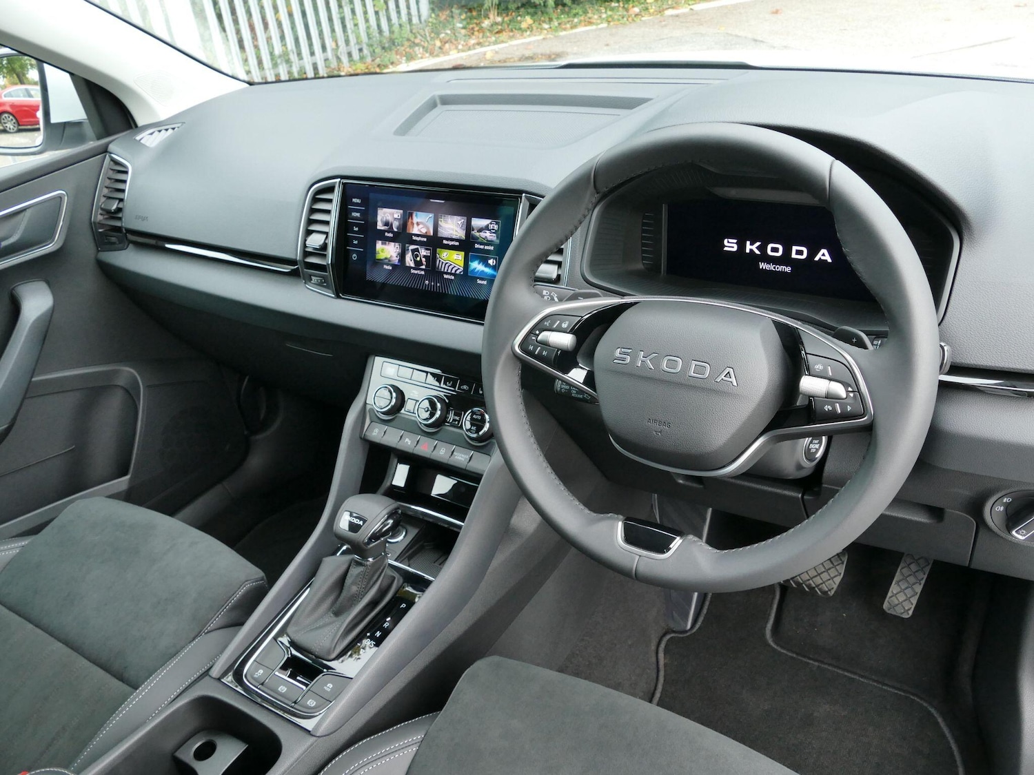 Used Skoda Karoq 2025 for sale - 76381165: Photo 2