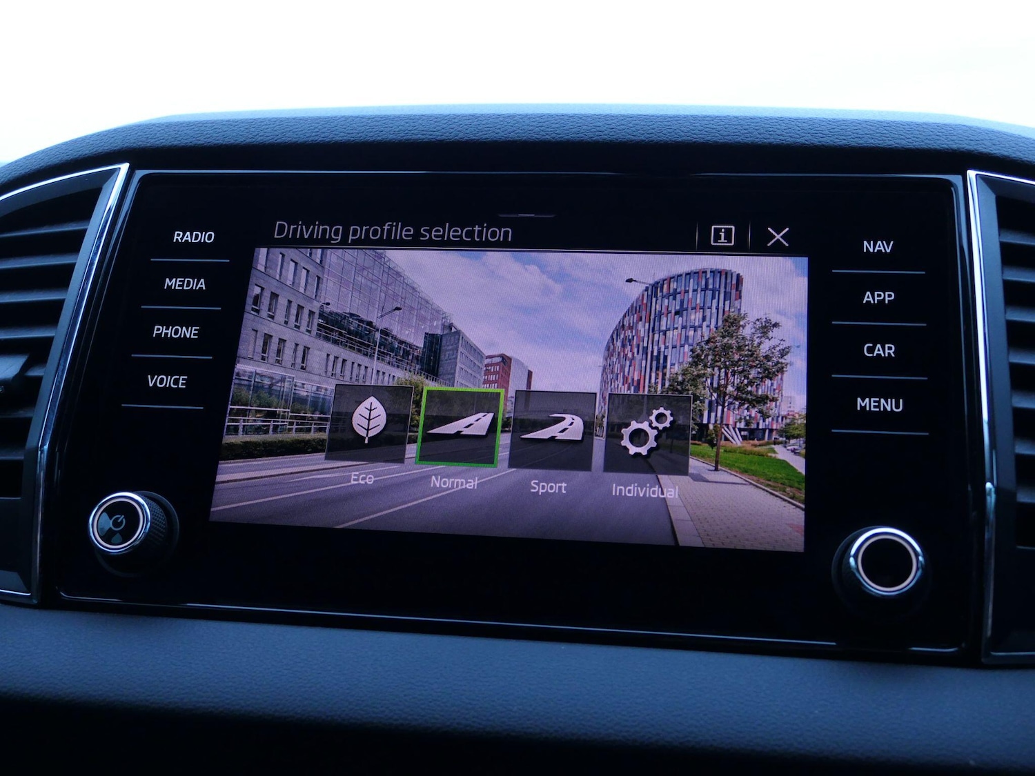 Used Skoda Karoq 2020 for sale - 76886782: Photo 24