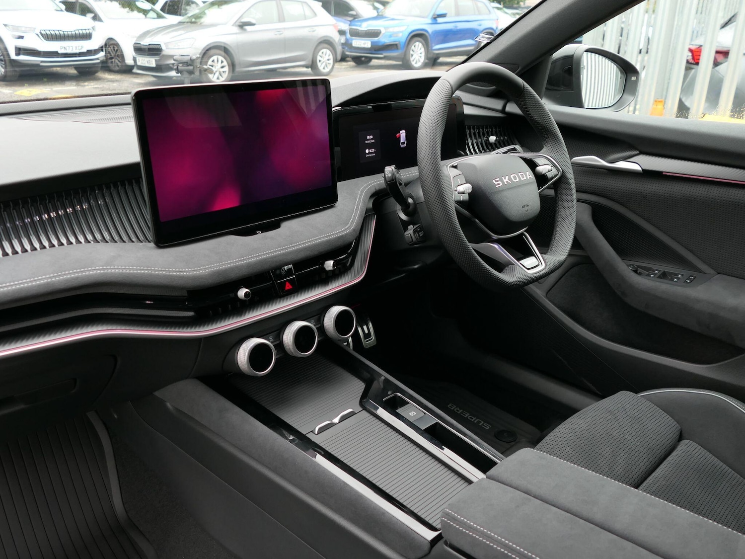 Used Skoda Superb 2025 for sale - 76499312: Photo 2