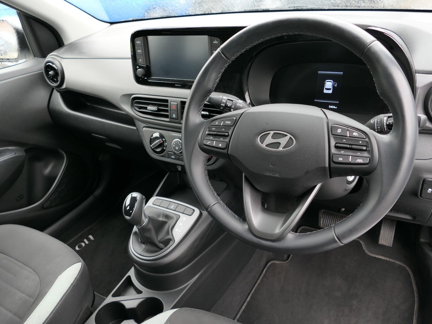 Used Hyundai i10 2023 for sale - 76360773: Photo 2