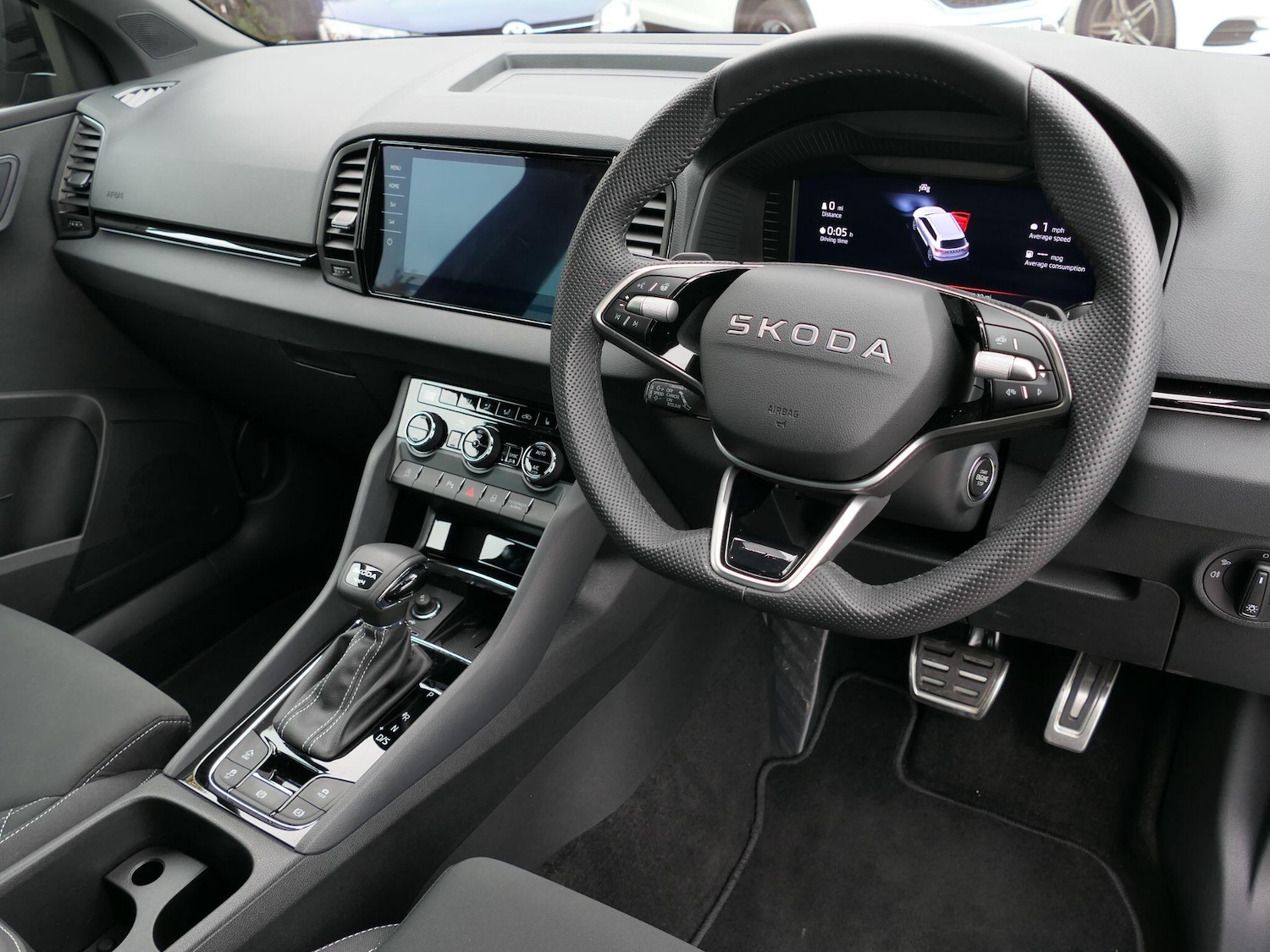 Used Skoda Karoq 2025 for sale - 76360246: Photo 2