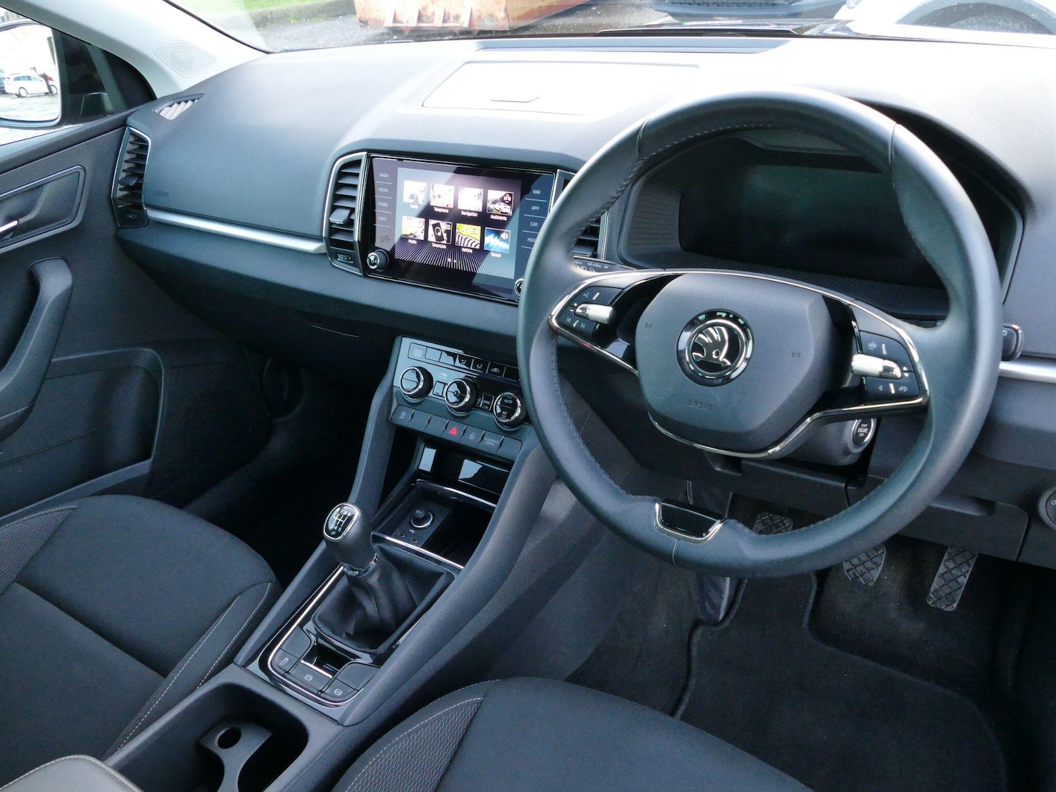 Used Skoda Karoq 2023 for sale - 76743452: Photo 2