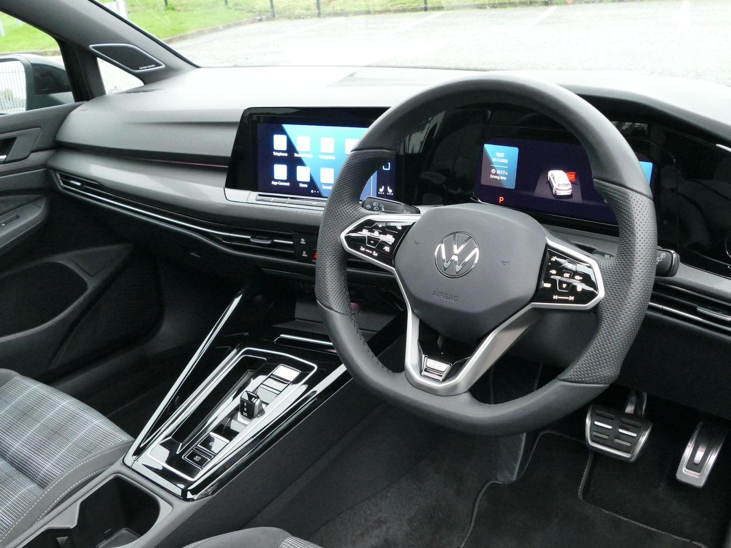 Used Volkswagen Golf 2024 for sale - 76997679: Photo 2