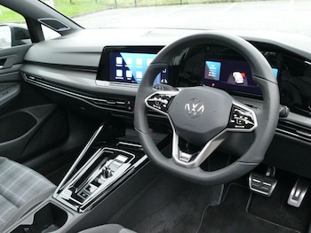 Used Volkswagen Golf 2024 for sale - 76997679: Photo