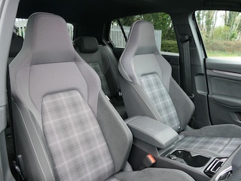 Used Volkswagen Golf 2024 for sale - 76997679: Photo