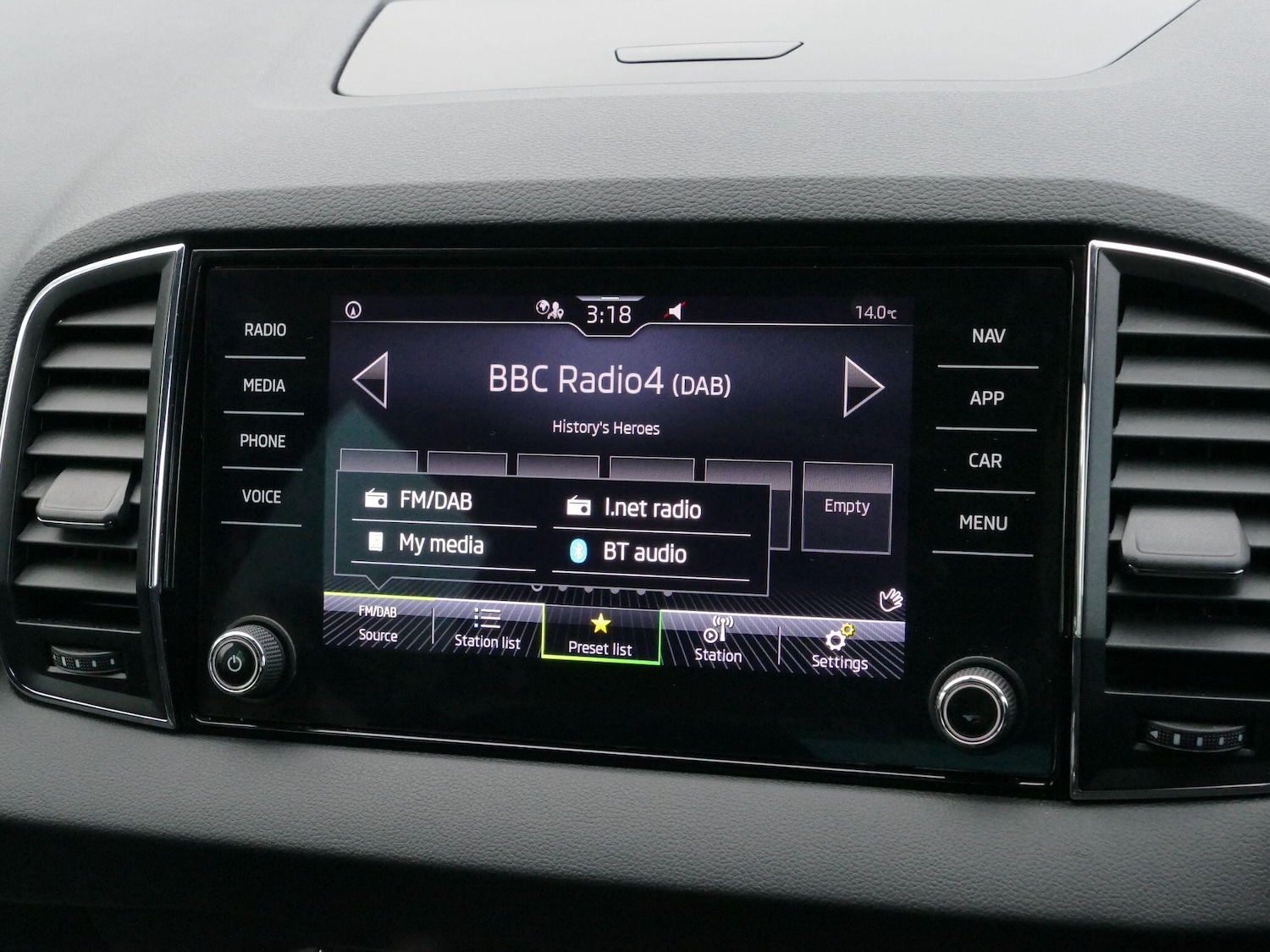 Used Skoda Karoq 2022 for sale - 76472632: Photo 17