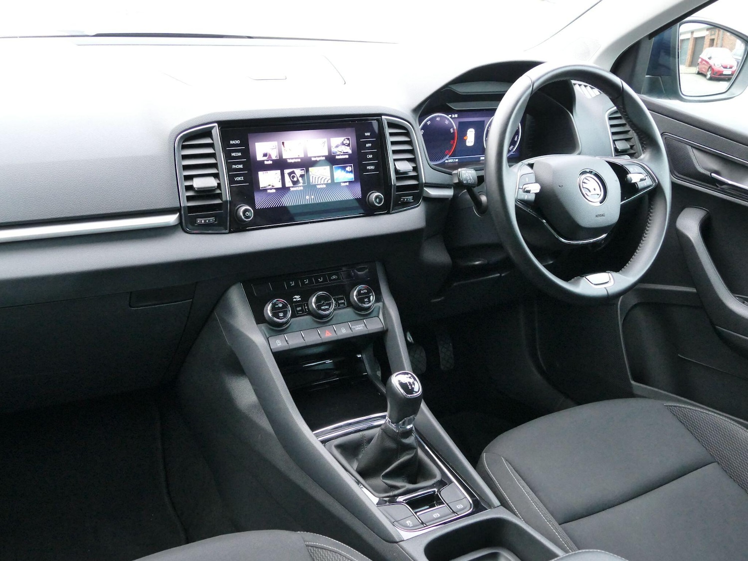 Used Skoda Karoq 2022 for sale - 76472632: Photo 2