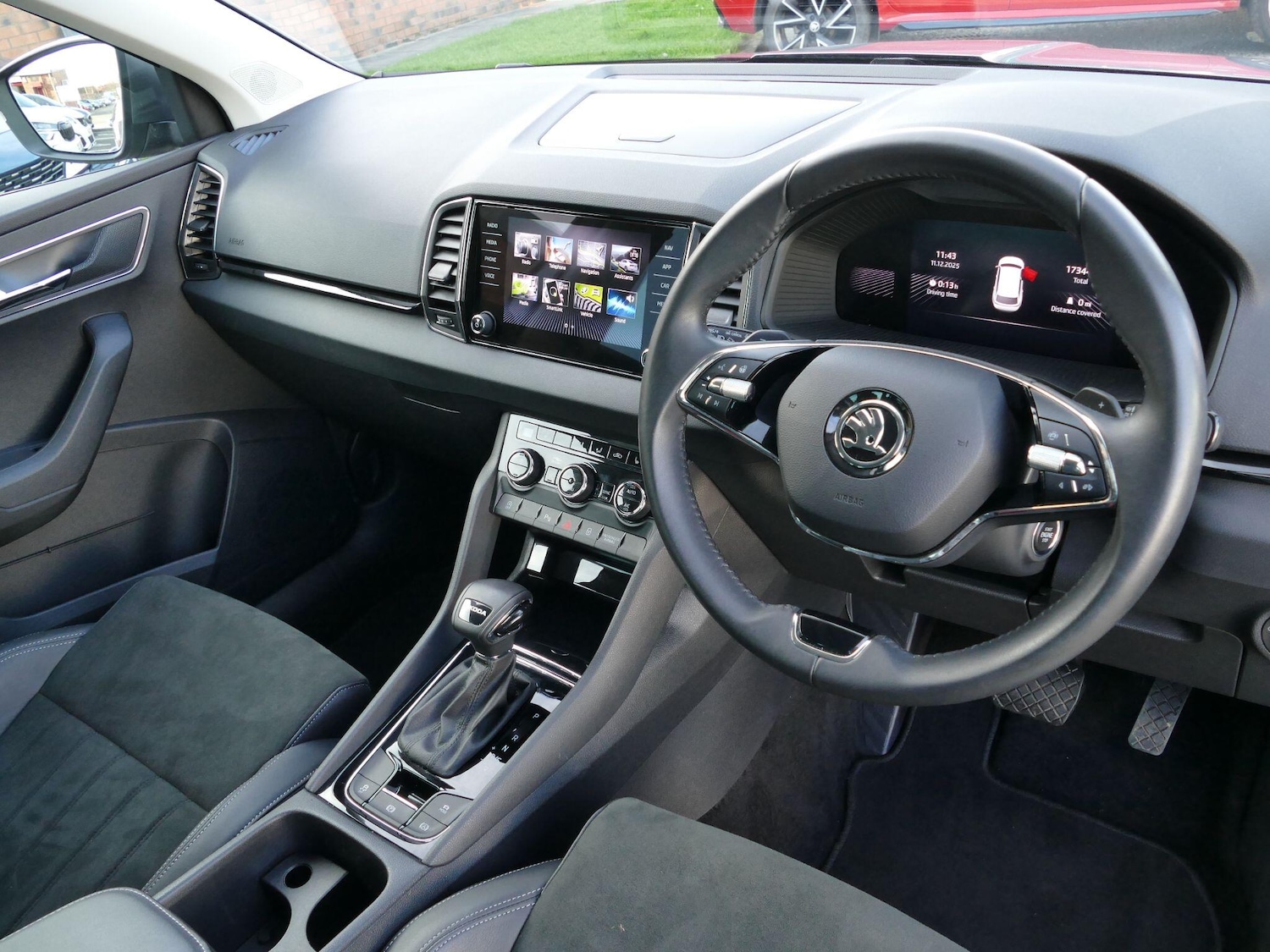 Used Skoda Karoq 2024 for sale - 76912897: Photo 2