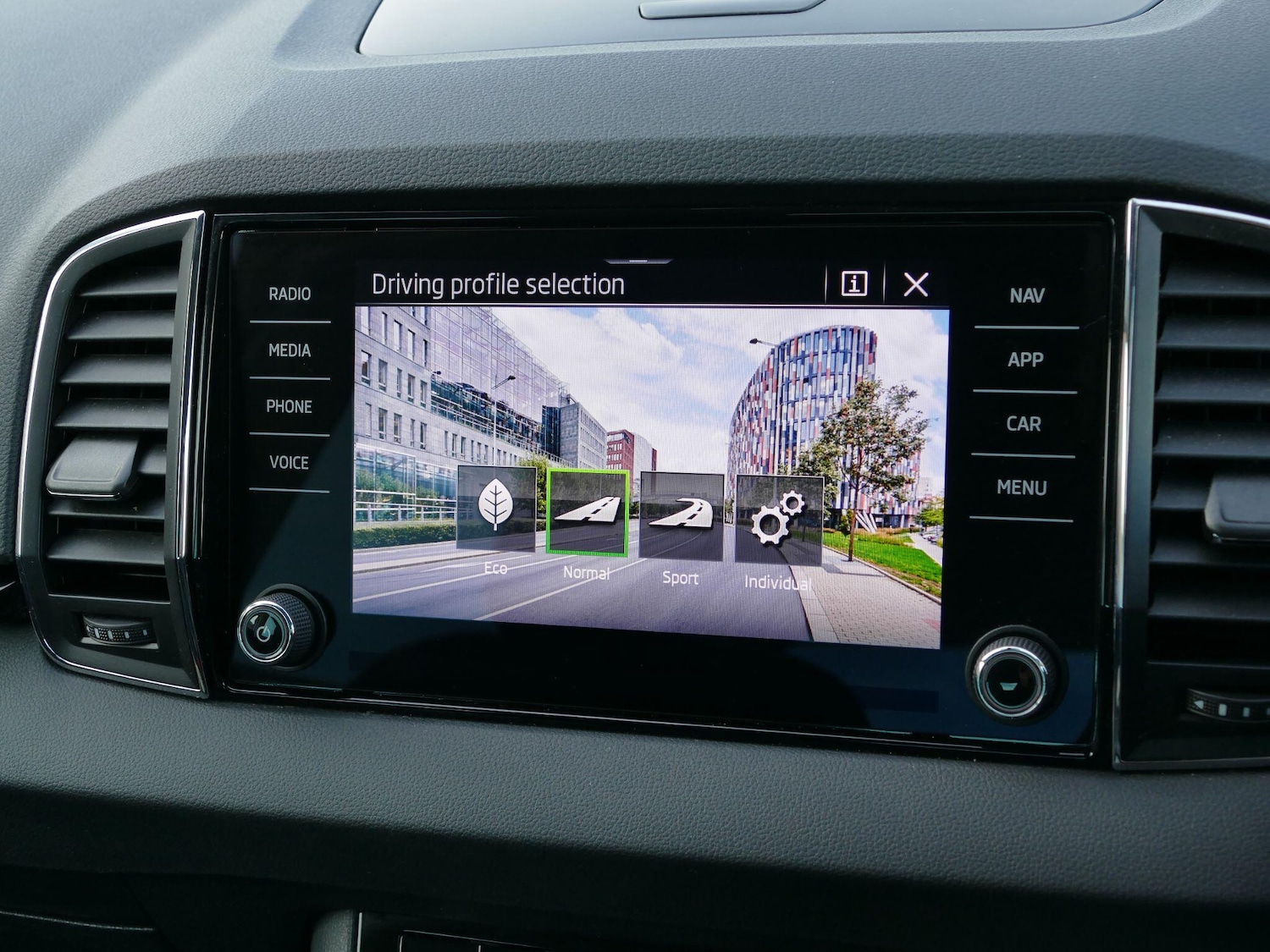 Used Skoda Karoq 2024 for sale - 76912897: Photo 25