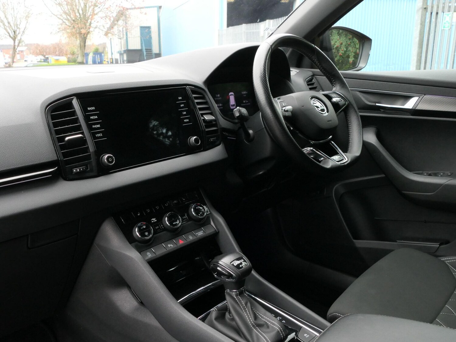 Used Skoda Karoq 2023 for sale - 76561767: Photo 2