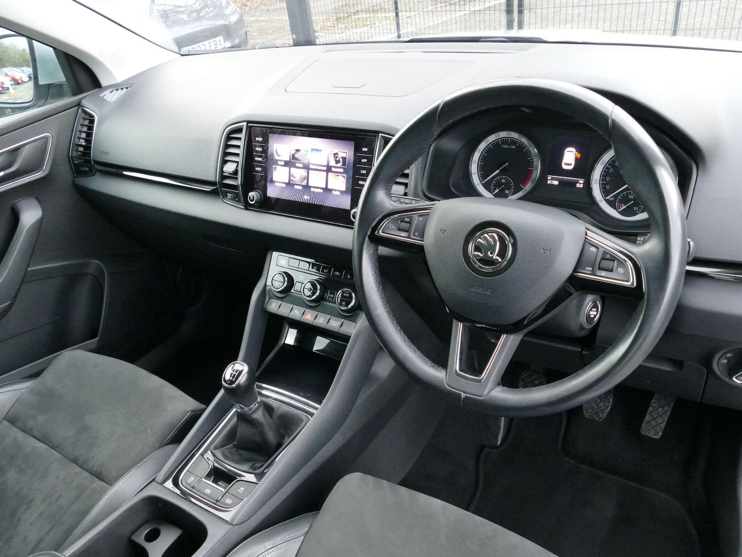 Used Skoda Karoq 2019 for sale - 76701971: Photo 2