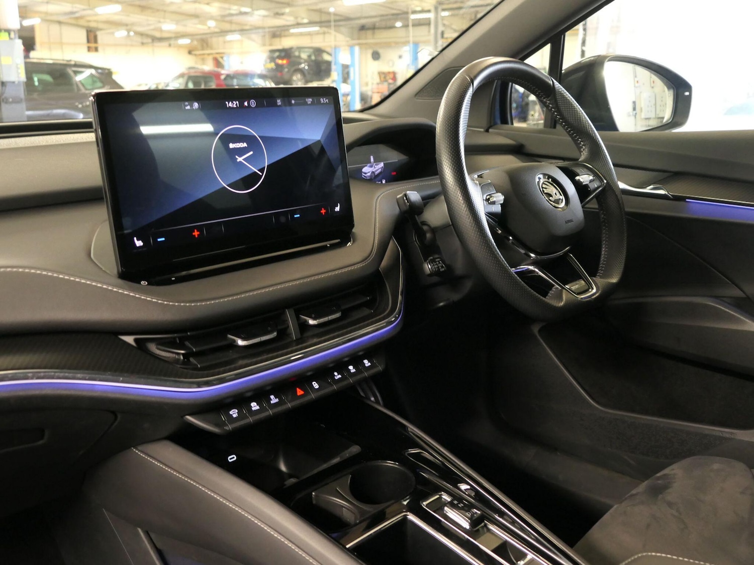 Used Skoda Enyaq 2023 for sale - 76584587: Photo 2