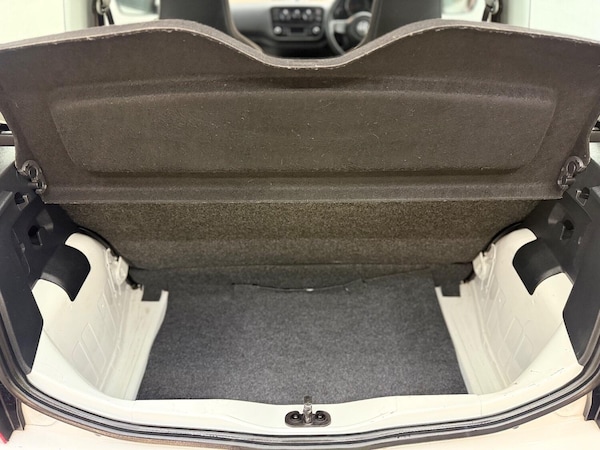 Used Volkswagen up! 2014 for sale - 76312389: Photo 29