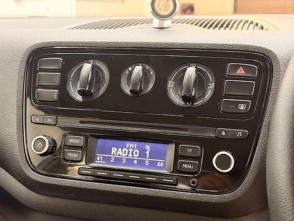 Used Volkswagen up! 2014 for sale - 76312389: Photo 9