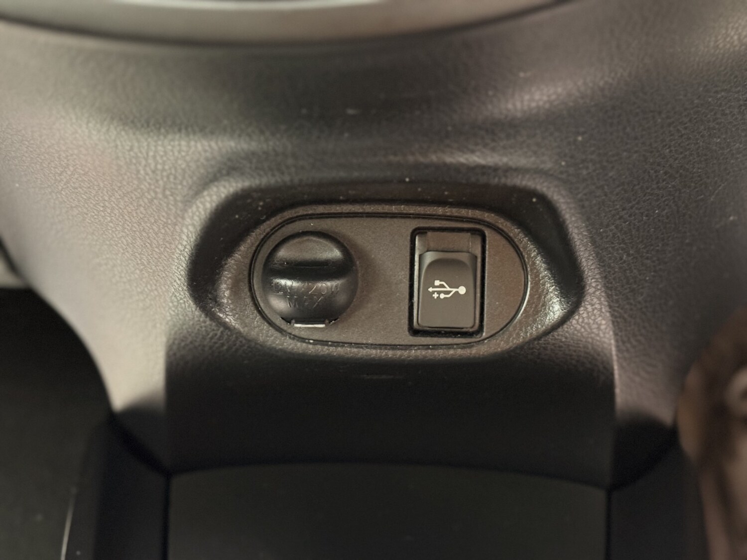 Used Toyota Yaris 2020 for sale - 77228203: Photo 39