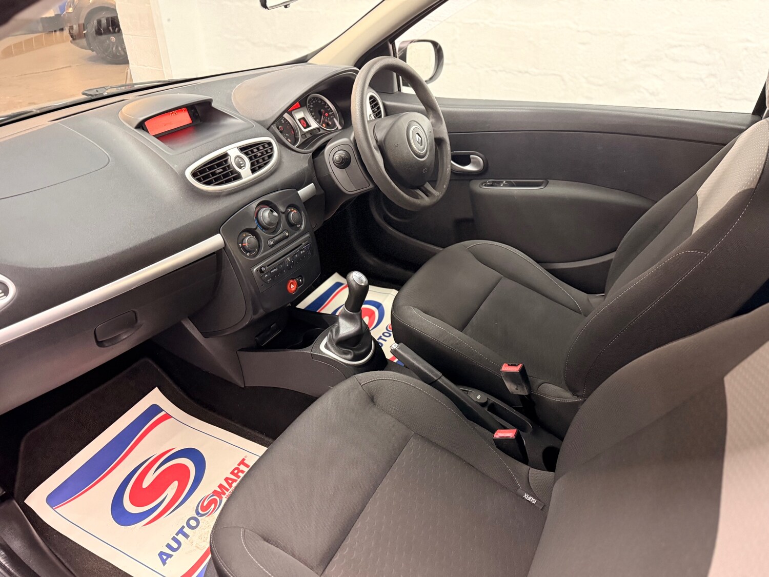 Used Renault Clio 2010 for sale - 77329206: Photo 12