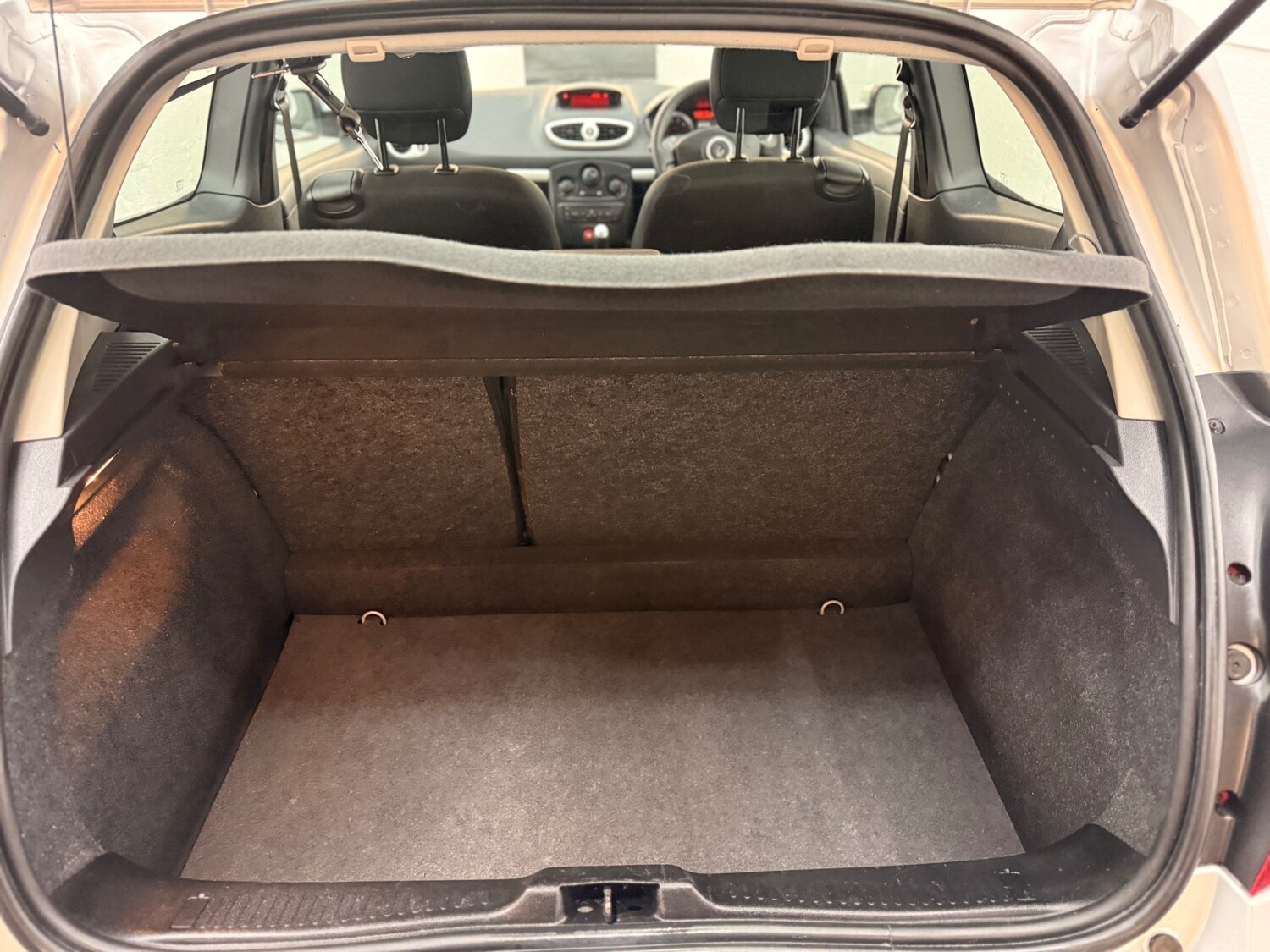 Used Renault Clio 2010 for sale - 77329206: Photo 22