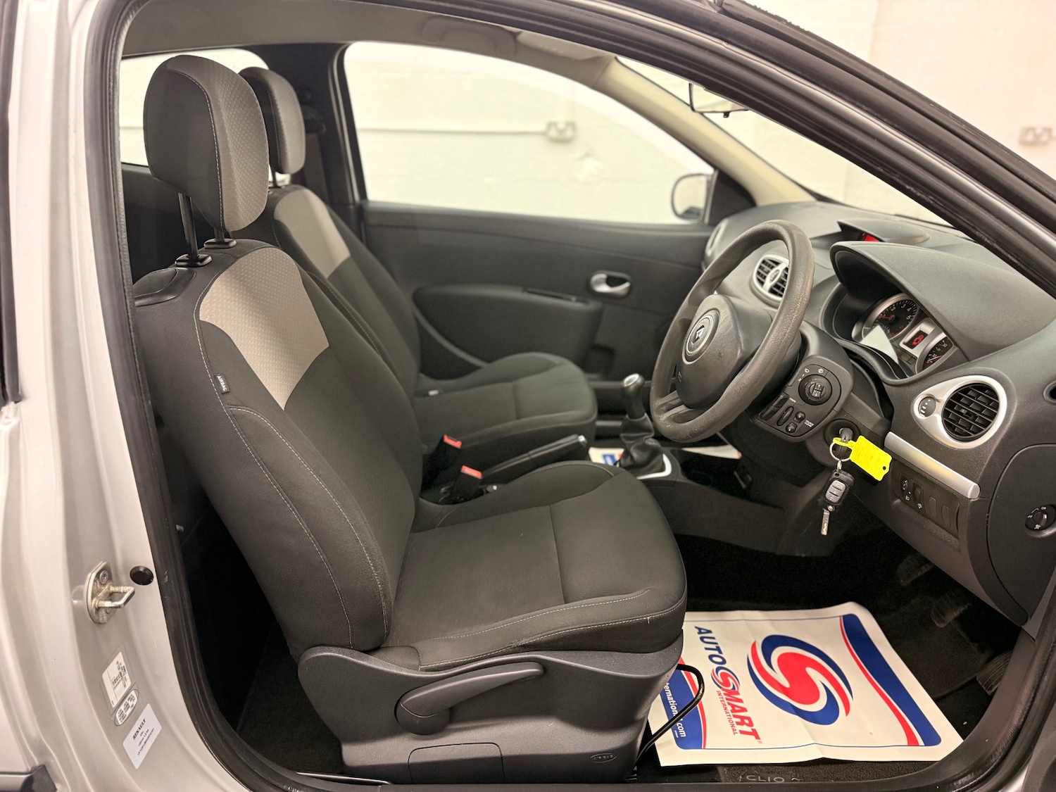 Used Renault Clio 2010 for sale - 77329206: Photo 4