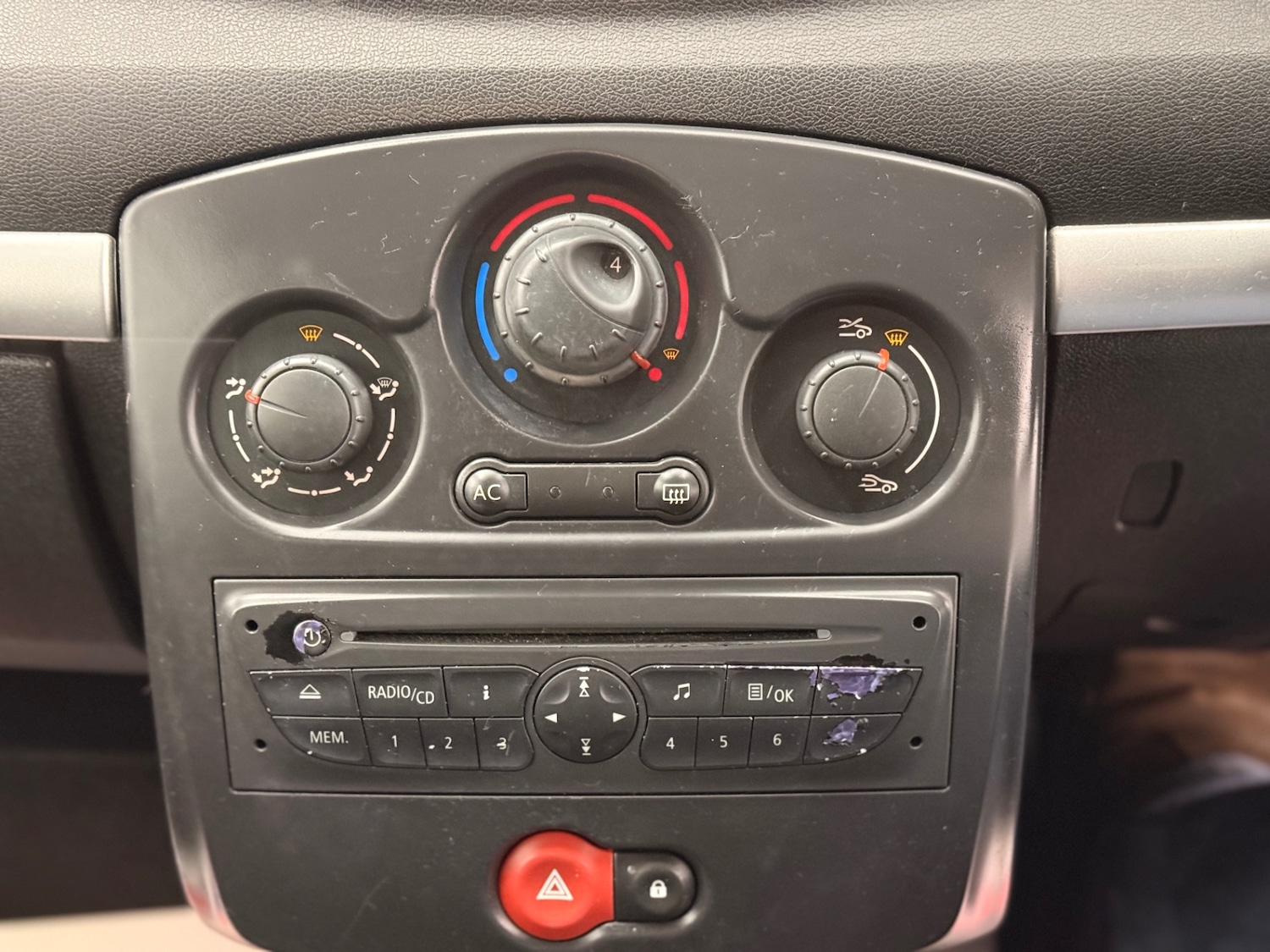 Used Renault Clio 2010 for sale - 77329206: Photo 6