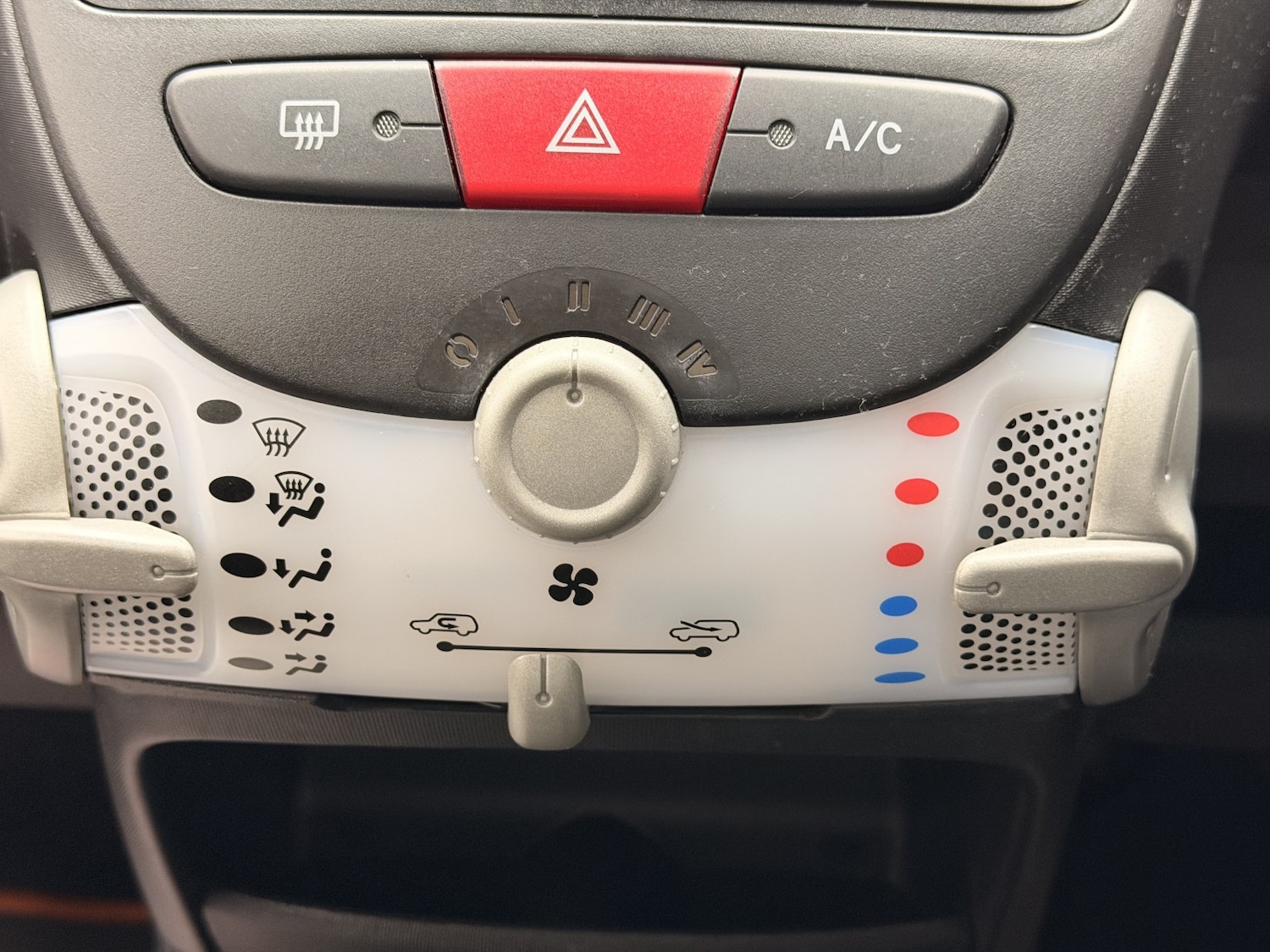 Used Toyota AYGO 2013 for sale - 77516116: Photo 27