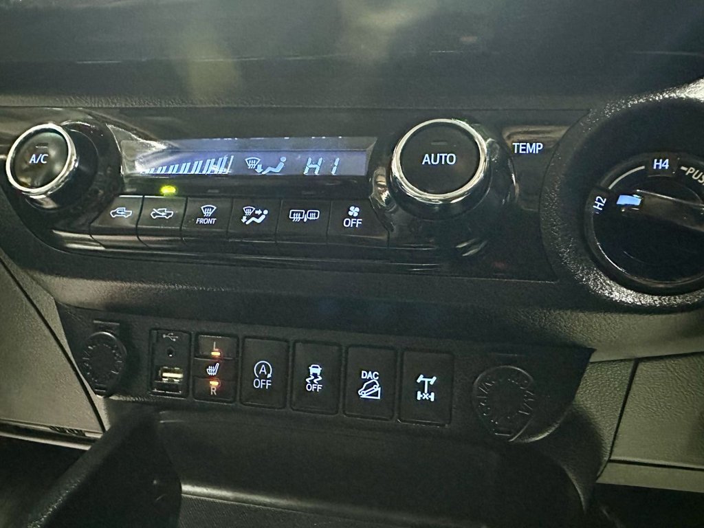 Used Toyota Hilux 2018 for sale - 77342090: Photo 30